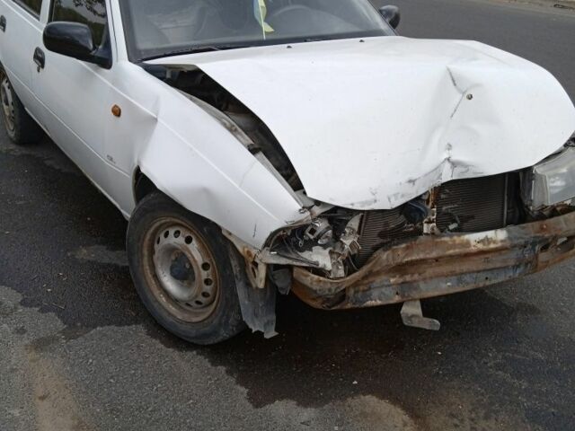Білий Деу Нексія, об'ємом двигуна 1.6 л та пробігом 158 тис. км за 33000 $, фото 1 на Automoto.ua