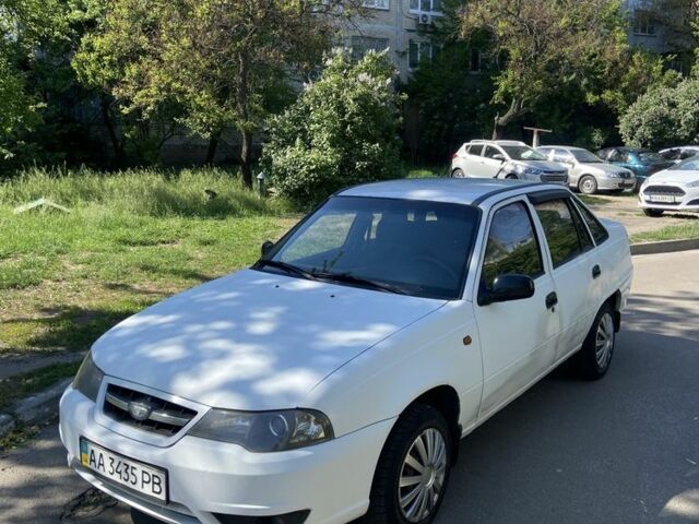 Белый Дэу Нексия, объемом двигателя 1.6 л и пробегом 358 тыс. км за 750 $, фото 1 на Automoto.ua