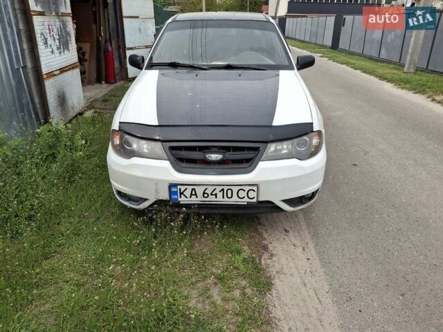 Белый Дэу Нексия, объемом двигателя 1.5 л и пробегом 297 тыс. км за 2000 $, фото 1 на Automoto.ua