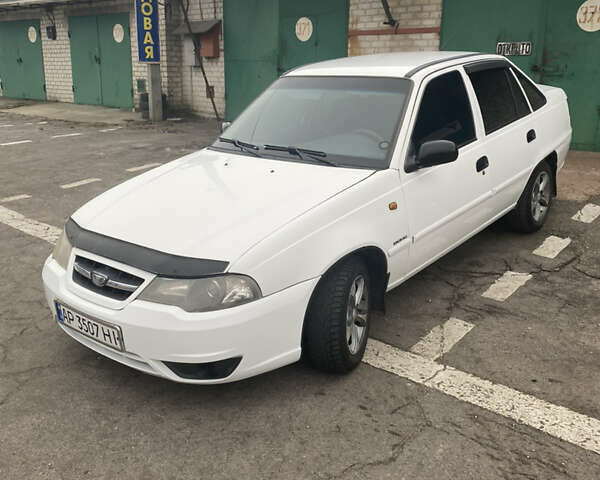 Белый Дэу Нексия, объемом двигателя 1.6 л и пробегом 130 тыс. км за 3450 $, фото 1 на Automoto.ua