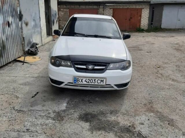 Белый Дэу Нексия, объемом двигателя 1.6 л и пробегом 240 тыс. км за 2000 $, фото 1 на Automoto.ua