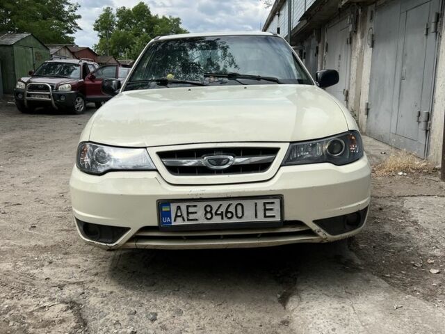 Белый Дэу Нексия, объемом двигателя 1.5 л и пробегом 265 тыс. км за 1400 $, фото 1 на Automoto.ua