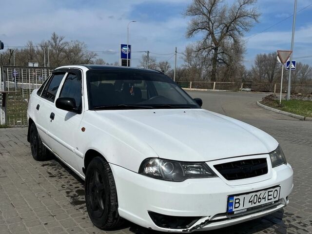Белый Дэу Нексия, объемом двигателя 1.5 л и пробегом 210 тыс. км за 2400 $, фото 1 на Automoto.ua