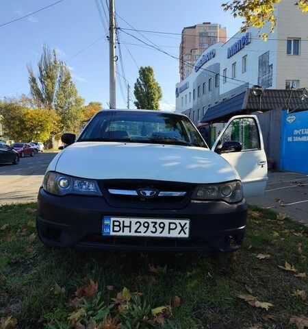 Белый Дэу Нексия, объемом двигателя 1.6 л и пробегом 214 тыс. км за 2400 $, фото 1 на Automoto.ua