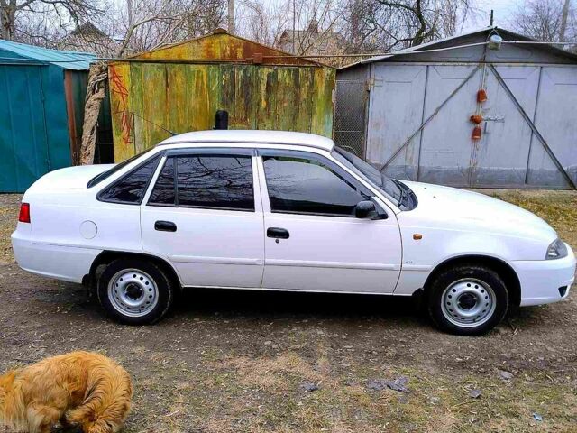 Белый Дэу Нексия, объемом двигателя 1.5 л и пробегом 80 тыс. км за 2300 $, фото 1 на Automoto.ua