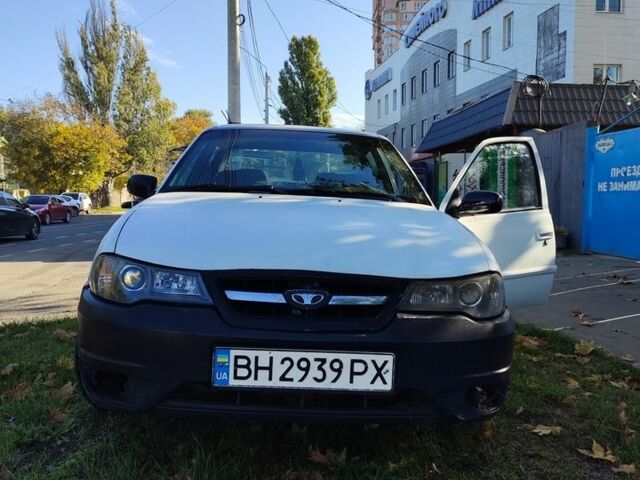 Белый Дэу Нексия, объемом двигателя 1.6 л и пробегом 214 тыс. км за 2400 $, фото 1 на Automoto.ua