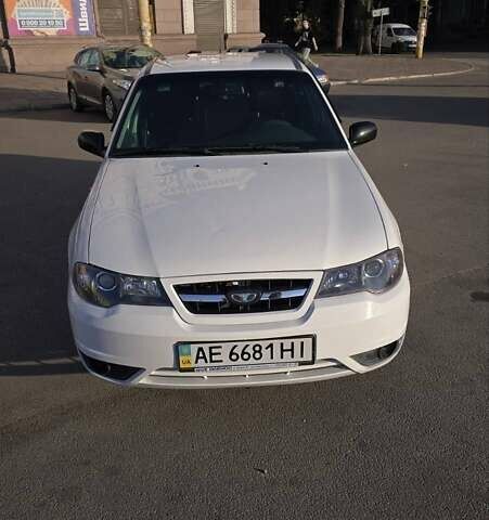 Білий Деу Нексія, об'ємом двигуна 1 л та пробігом 33 тис. км за 4300 $, фото 1 на Automoto.ua