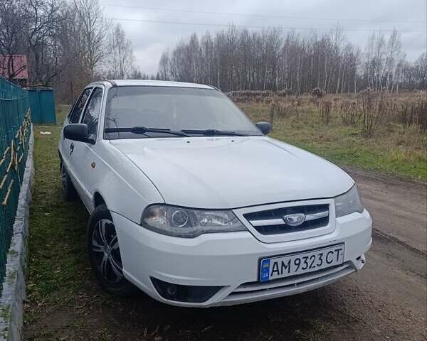 Белый Дэу Нексия, объемом двигателя 1.6 л и пробегом 237 тыс. км за 2100 $, фото 1 на Automoto.ua
