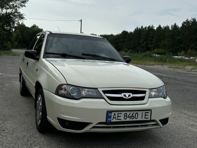 Белый Дэу Нексия, объемом двигателя 1.5 л и пробегом 268 тыс. км за 2100 $, фото 1 на Automoto.ua