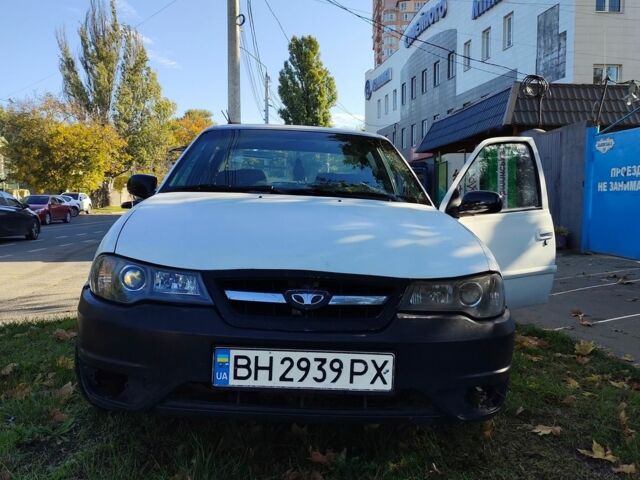 Белый Дэу Нексия, объемом двигателя 1.6 л и пробегом 214 тыс. км за 2400 $, фото 1 на Automoto.ua