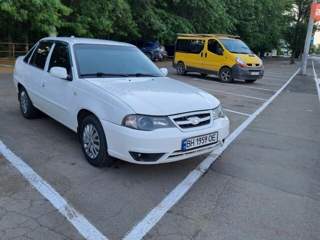 Белый Дэу Нексия, объемом двигателя 1.6 л и пробегом 123 тыс. км за 3500 $, фото 1 на Automoto.ua
