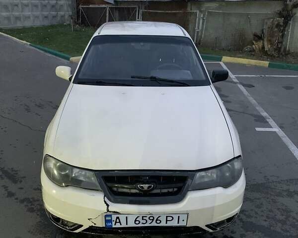 Бежевый Дэу Нексия, объемом двигателя 1.5 л и пробегом 250 тыс. км за 1100 $, фото 1 на Automoto.ua