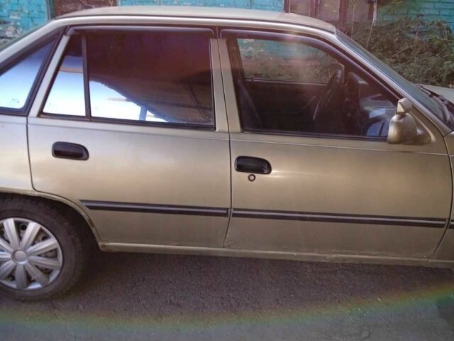 Бежевий Деу Нексія, об'ємом двигуна 1.5 л та пробігом 250 тис. км за 900 $, фото 1 на Automoto.ua