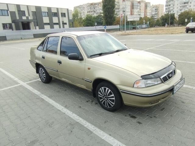 Бежевый Дэу Нексия, объемом двигателя 1.5 л и пробегом 230 тыс. км за 500 $, фото 1 на Automoto.ua