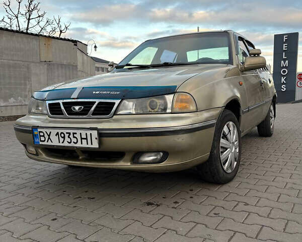 Бежевый Дэу Нексия, объемом двигателя 1.5 л и пробегом 273 тыс. км за 1150 $, фото 1 на Automoto.ua