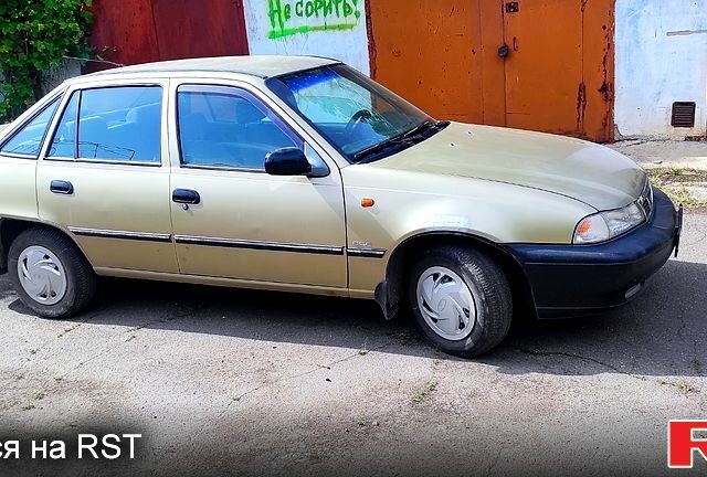 Бежевий Деу Нексія, об'ємом двигуна 1.5 л та пробігом 161 тис. км за 1550 $, фото 1 на Automoto.ua