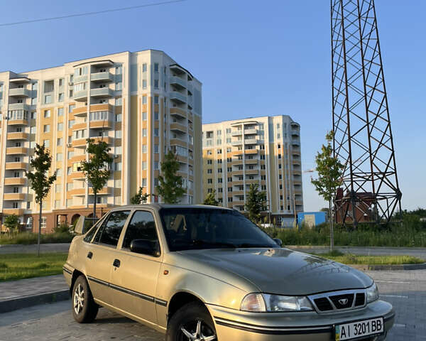 Бежевый Дэу Нексия, объемом двигателя 1.5 л и пробегом 218 тыс. км за 1500 $, фото 1 на Automoto.ua