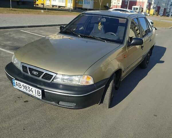 Бежевый Дэу Нексия, объемом двигателя 1.5 л и пробегом 250 тыс. км за 2000 $, фото 1 на Automoto.ua