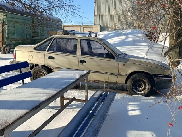 Бежевый Дэу Нексия, объемом двигателя 1.5 л и пробегом 111 тыс. км за 900 $, фото 1 на Automoto.ua