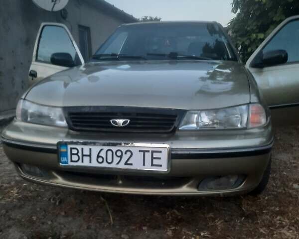 Бежевый Дэу Нексия, объемом двигателя 1.5 л и пробегом 160 тыс. км за 1200 $, фото 1 на Automoto.ua