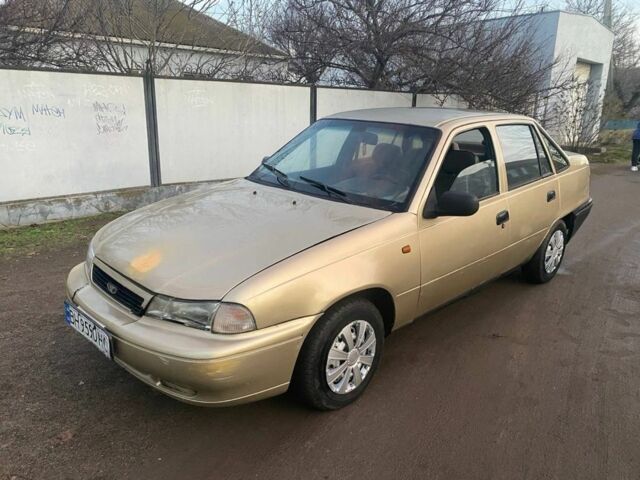 Бежевый Дэу Нексия, объемом двигателя 1.5 л и пробегом 200 тыс. км за 950 $, фото 1 на Automoto.ua