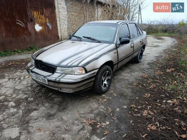 Бежевый Дэу Нексия, объемом двигателя 1.5 л и пробегом 277 тыс. км за 1000 $, фото 1 на Automoto.ua