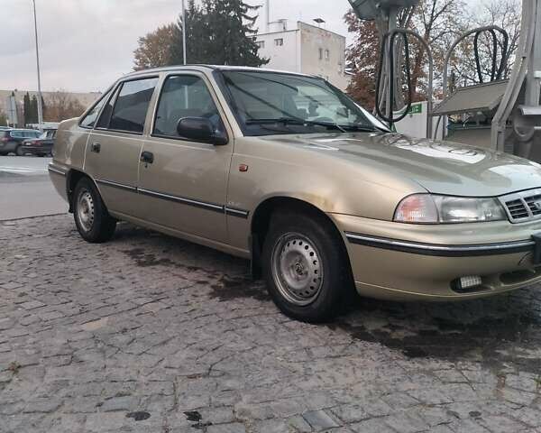 Бежевий Деу Нексія, об'ємом двигуна 1.5 л та пробігом 170 тис. км за 1200 $, фото 1 на Automoto.ua