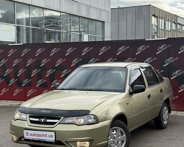 Бежевый Дэу Нексия, объемом двигателя 0 л и пробегом 111 тыс. км за 2600 $, фото 1 на Automoto.ua