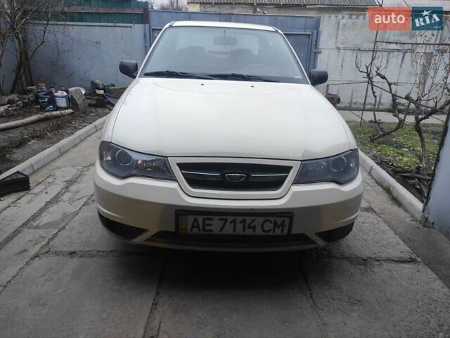 Бежевый Дэу Нексия, объемом двигателя 0 л и пробегом 90 тыс. км за 2800 $, фото 1 на Automoto.ua