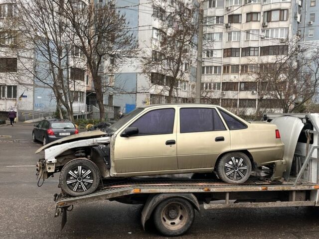 Бежевый Дэу Нексия, объемом двигателя 0 л и пробегом 200 тыс. км за 900 $, фото 1 на Automoto.ua