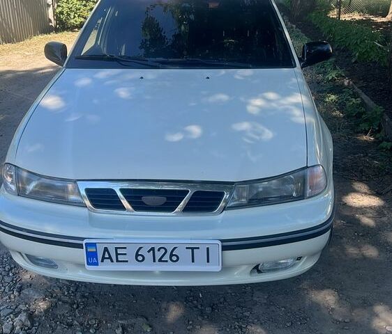 Бежевий Деу Нексія, об'ємом двигуна 1.5 л та пробігом 160 тис. км за 2900 $, фото 1 на Automoto.ua