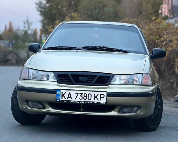 Бежевый Дэу Нексия, объемом двигателя 1.5 л и пробегом 175 тыс. км за 1800 $, фото 1 на Automoto.ua