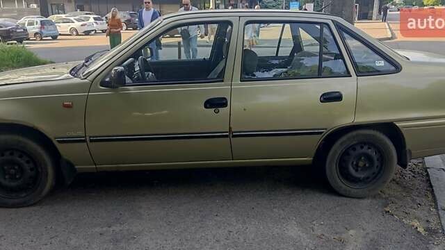 Бежевый Дэу Нексия, объемом двигателя 1.5 л и пробегом 217 тыс. км за 2000 $, фото 1 на Automoto.ua
