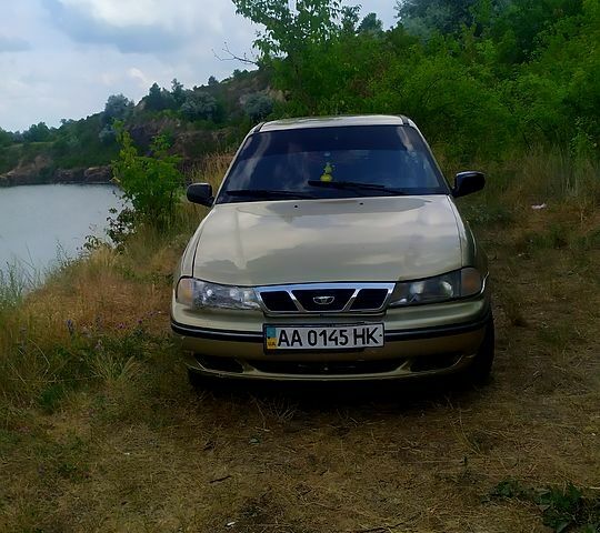 Бежевий Деу Нексія, об'ємом двигуна 1.5 л та пробігом 0 тис. км за 600 $, фото 1 на Automoto.ua