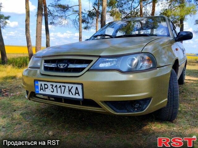 Бежевый Дэу Нексия, объемом двигателя 1.5 л и пробегом 100 тыс. км за 1450 $, фото 1 на Automoto.ua