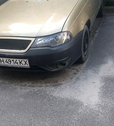 Бежевый Дэу Нексия, объемом двигателя 1.5 л и пробегом 204 тыс. км за 918 $, фото 1 на Automoto.ua