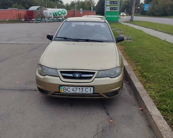 Бежевий Деу Нексія, об'ємом двигуна 1.5 л та пробігом 240 тис. км за 1822 $, фото 1 на Automoto.ua