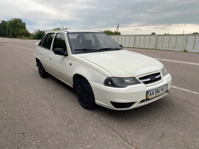 Бежевий Деу Нексія, об'ємом двигуна 1.6 л та пробігом 200 тис. км за 1550 $, фото 1 на Automoto.ua