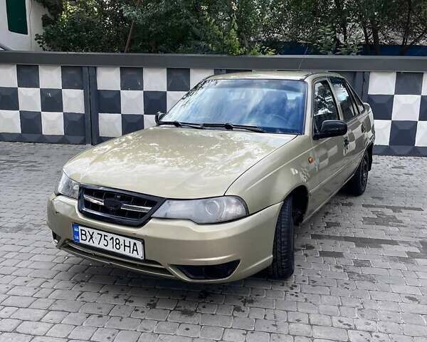 Бежевий Деу Нексія, об'ємом двигуна 1.6 л та пробігом 278 тис. км за 1700 $, фото 1 на Automoto.ua