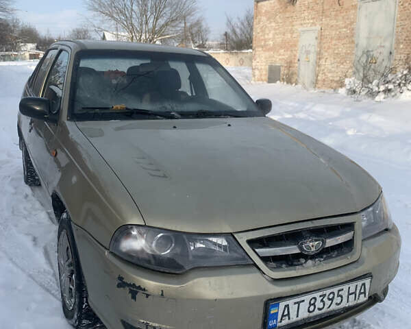 Бежевый Дэу Нексия, объемом двигателя 1.5 л и пробегом 193 тыс. км за 850 $, фото 1 на Automoto.ua
