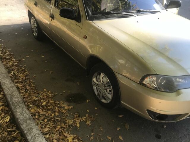 Бежевий Деу Нексія, об'ємом двигуна 1.5 л та пробігом 88 тис. км за 2400 $, фото 1 на Automoto.ua
