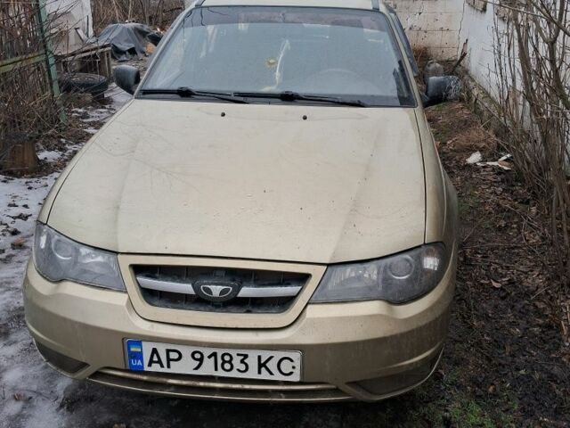 Бежевый Дэу Нексия, объемом двигателя 1.6 л и пробегом 169 тыс. км за 2050 $, фото 1 на Automoto.ua