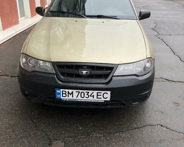 Бежевый Дэу Нексия, объемом двигателя 1.5 л и пробегом 137 тыс. км за 2800 $, фото 1 на Automoto.ua