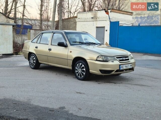 Бежевий Деу Нексія, об'ємом двигуна 1.5 л та пробігом 134 тис. км за 1750 $, фото 1 на Automoto.ua
