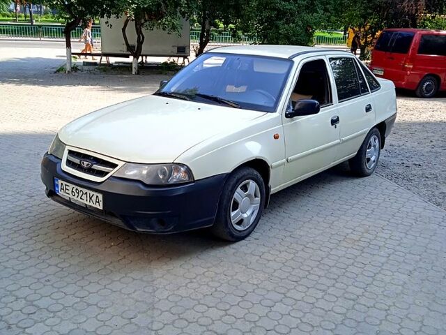 Бежевий Деу Нексія, об'ємом двигуна 1.5 л та пробігом 225 тис. км за 980 $, фото 1 на Automoto.ua