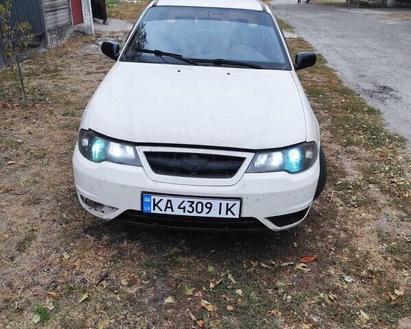 Бежевий Деу Нексія, об'ємом двигуна 1.6 л та пробігом 230 тис. км за 3249 $, фото 1 на Automoto.ua