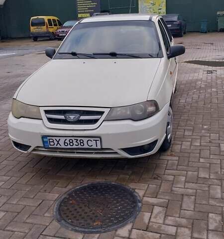 Бежевий Деу Нексія, об'ємом двигуна 1.6 л та пробігом 259 тис. км за 2900 $, фото 1 на Automoto.ua