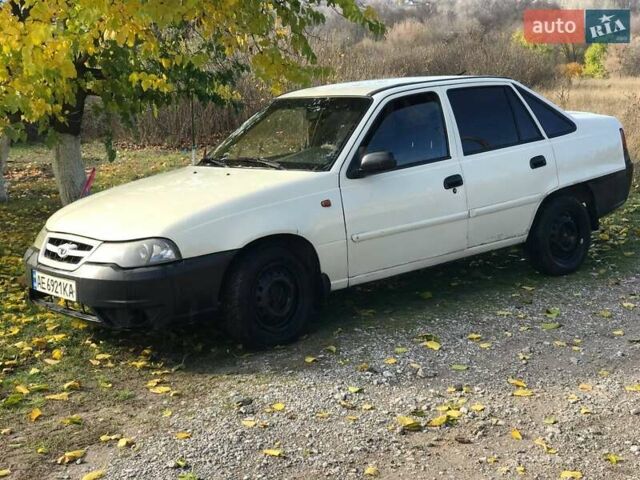 Бежевый Дэу Нексия, объемом двигателя 1.5 л и пробегом 200 тыс. км за 1499 $, фото 1 на Automoto.ua