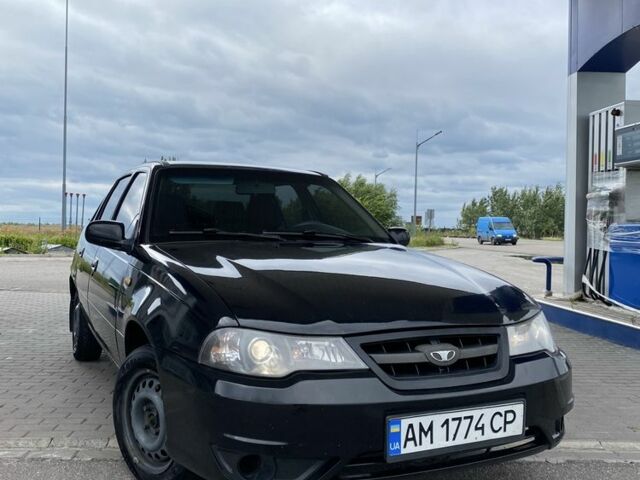 Чорний Деу Нексія, об'ємом двигуна 1.5 л та пробігом 300 тис. км за 2000 $, фото 1 на Automoto.ua