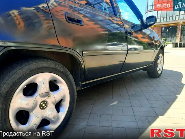 Черный Дэу Нексия, объемом двигателя 1.5 л и пробегом 152 тыс. км за 2500 $, фото 1 на Automoto.ua